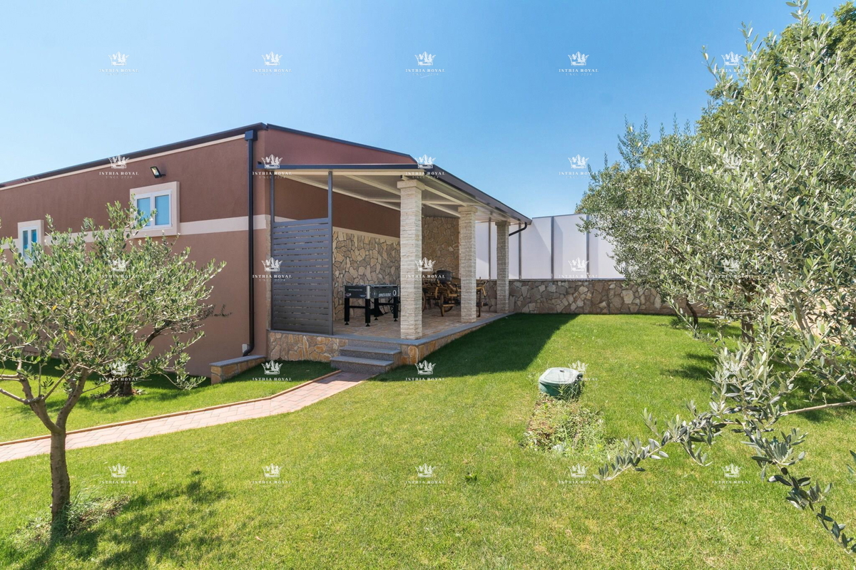 Villa di lusso con piscina in vendita – Istria, Valtura (600m², 9 bagni, 13 stanze) | Ideale per turismo!