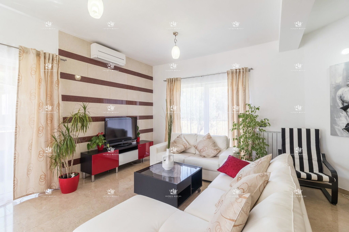 Villa di lusso con piscina in vendita – Istria, Valtura (600m², 9 bagni, 13 stanze) | Ideale per turismo!