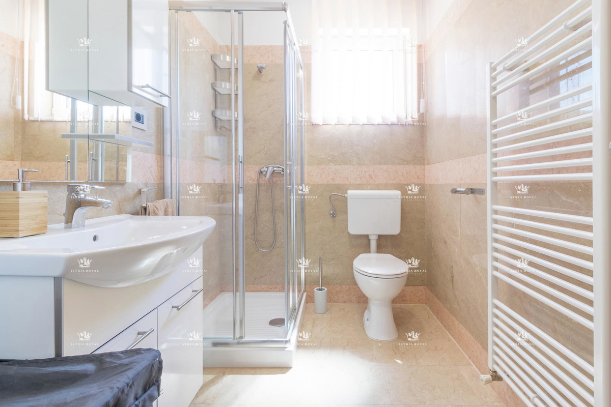 Villa di lusso con piscina in vendita – Istria, Valtura (600m², 9 bagni, 13 stanze) | Ideale per turismo!