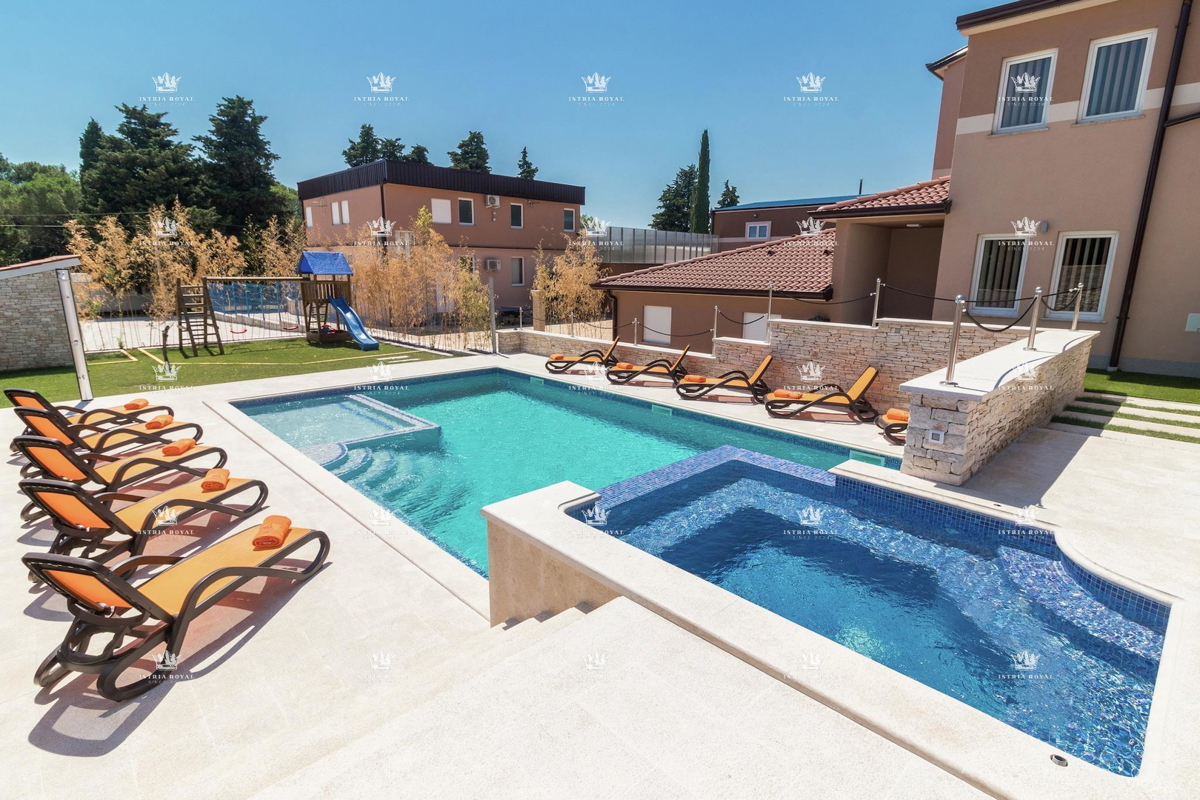Villa di lusso con piscina in vendita – Istria, Valtura (600m², 9 bagni, 13 stanze) | Ideale per turismo!