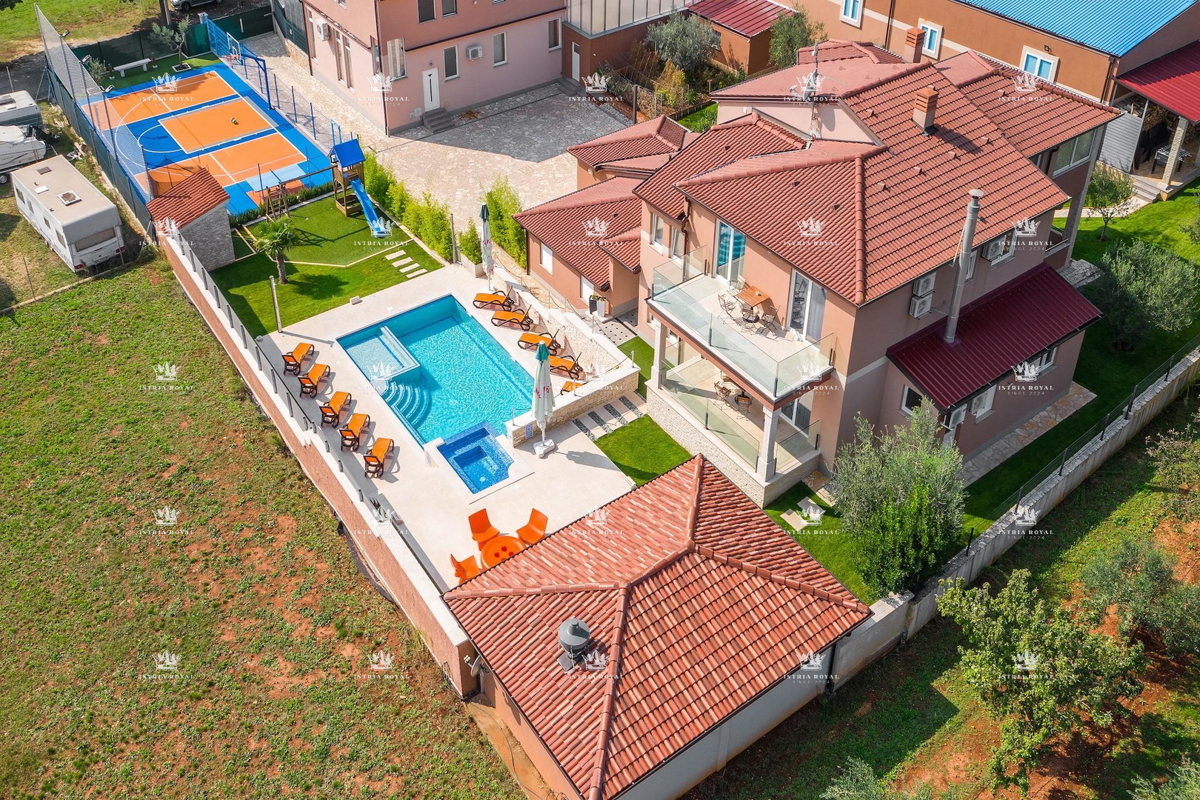 Villa di lusso con piscina in vendita – Istria, Valtura (600m², 9 bagni, 13 stanze) | Ideale per turismo!