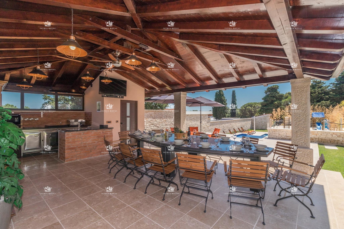 Villa di lusso con piscina in vendita – Istria, Valtura (600m², 9 bagni, 13 stanze) | Ideale per turismo!