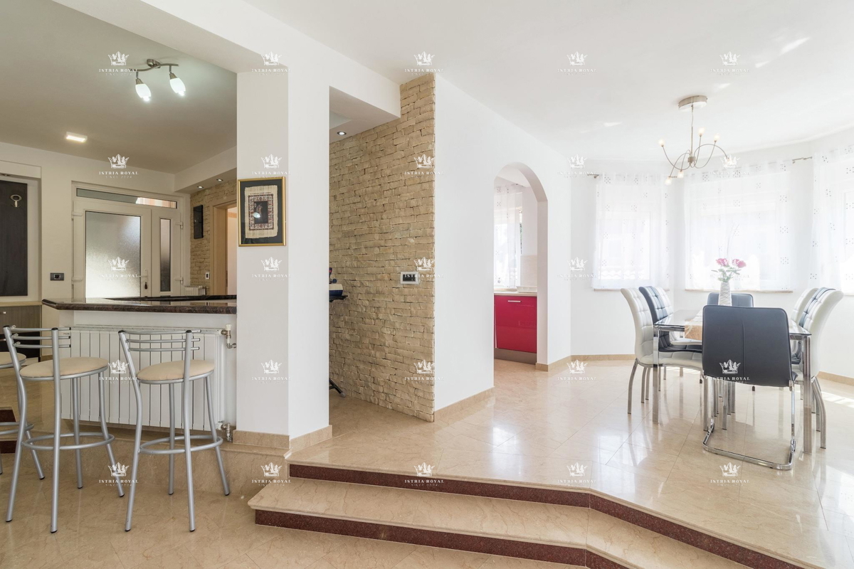 Villa di lusso con piscina in vendita – Istria, Valtura (600m², 9 bagni, 13 stanze) | Ideale per turismo!