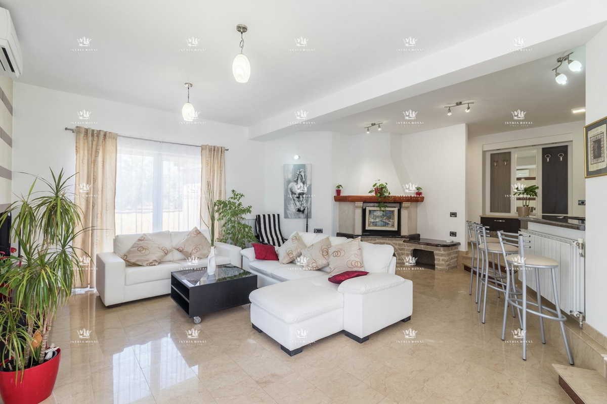 Villa di lusso con piscina in vendita – Istria, Valtura (600m², 9 bagni, 13 stanze) | Ideale per turismo!