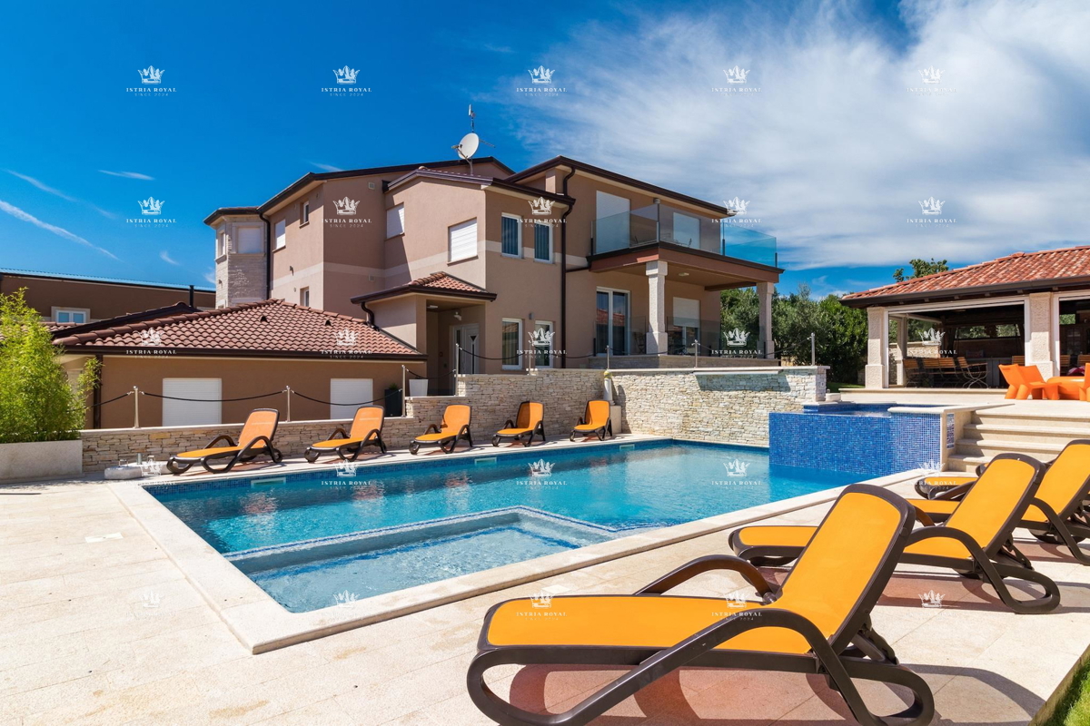 Villa di lusso con piscina in vendita – Istria, Valtura (600m², 9 bagni, 13 stanze) | Ideale per turismo!