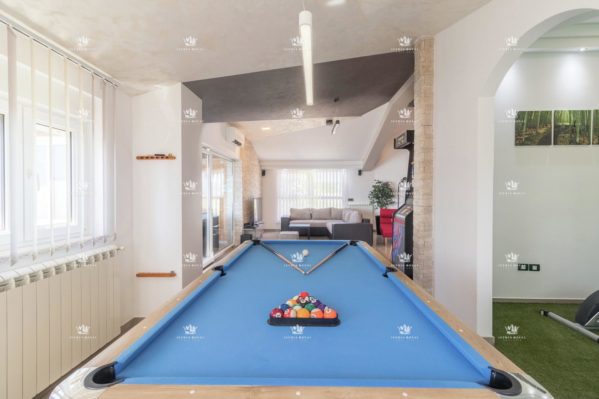 Villa di lusso con piscina in vendita – Istria, Valtura (600m², 9 bagni, 13 stanze) | Ideale per turismo!