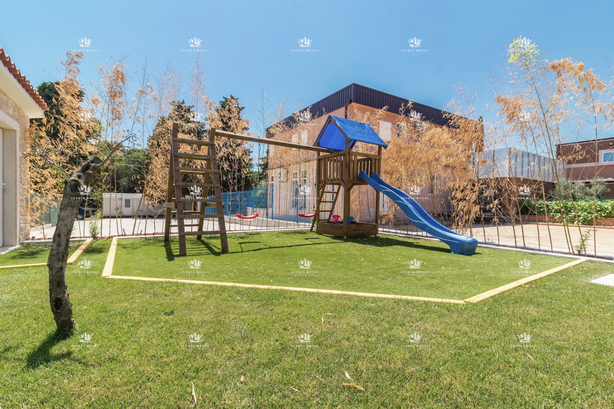Villa di lusso con piscina in vendita – Istria, Valtura (600m², 9 bagni, 13 stanze) | Ideale per turismo!