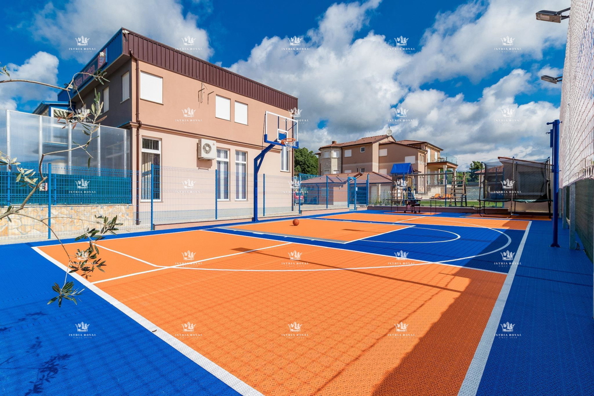 Villa di lusso con piscina in vendita – Istria, Valtura (600m², 9 bagni, 13 stanze) | Ideale per turismo!