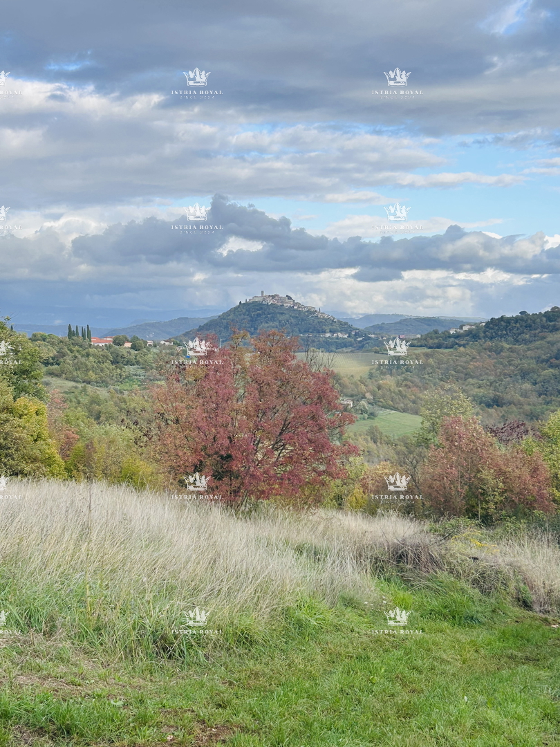 VENDITA, ISTRIA, RAKOTULE, TERRENO EDIFICABILE 1413 M2, VISTA APERTA SU MOTOVUN, 200.000€ OCCASIONE