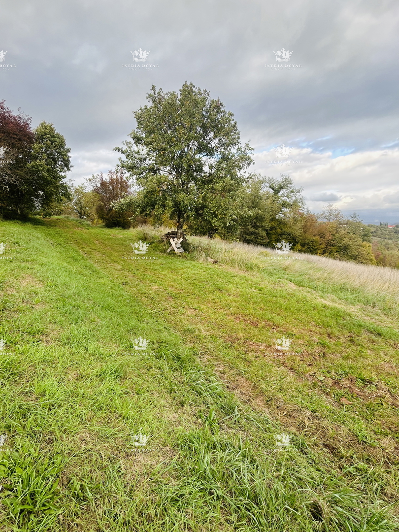 VENDITA, ISTRIA, RAKOTULE, TERRENO EDIFICABILE 1413 M2, VISTA APERTA SU MOTOVUN, 200.000€ OCCASIONE