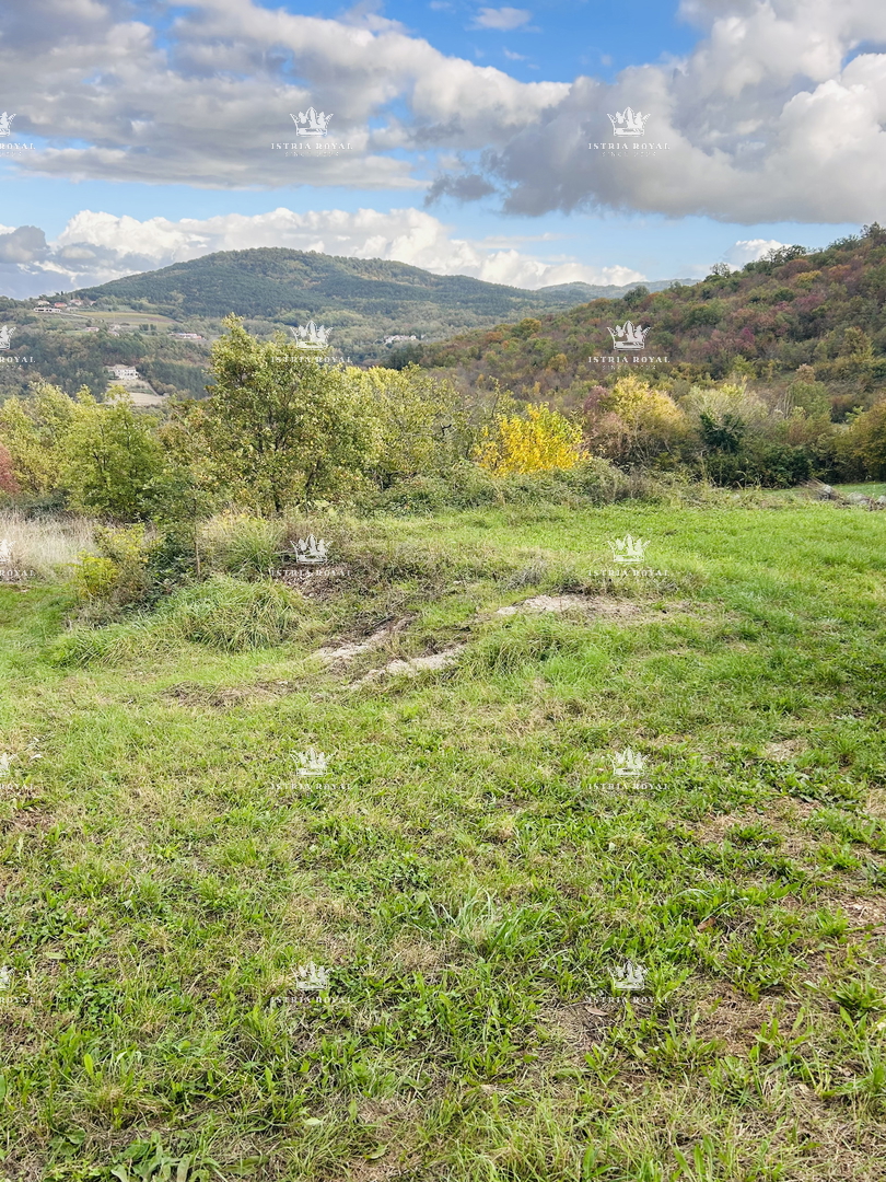 VENDITA, ISTRIA, RAKOTULE, TERRENO EDIFICABILE 1413 M2, VISTA APERTA SU MOTOVUN, 200.000€ OCCASIONE