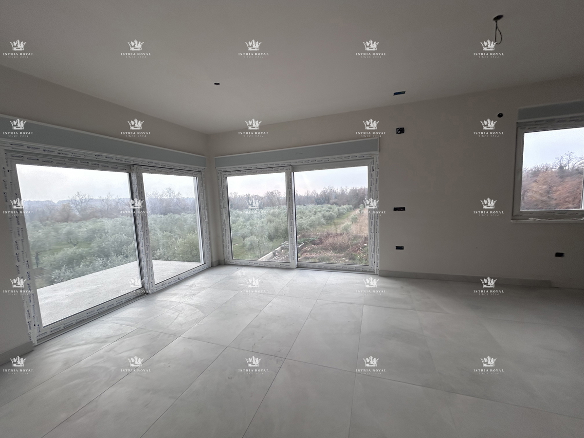 Istria, Umag, appartamento 89m2, 3 camere da letto + soggiorno, garage, ripostiglio, piscina, piano terra