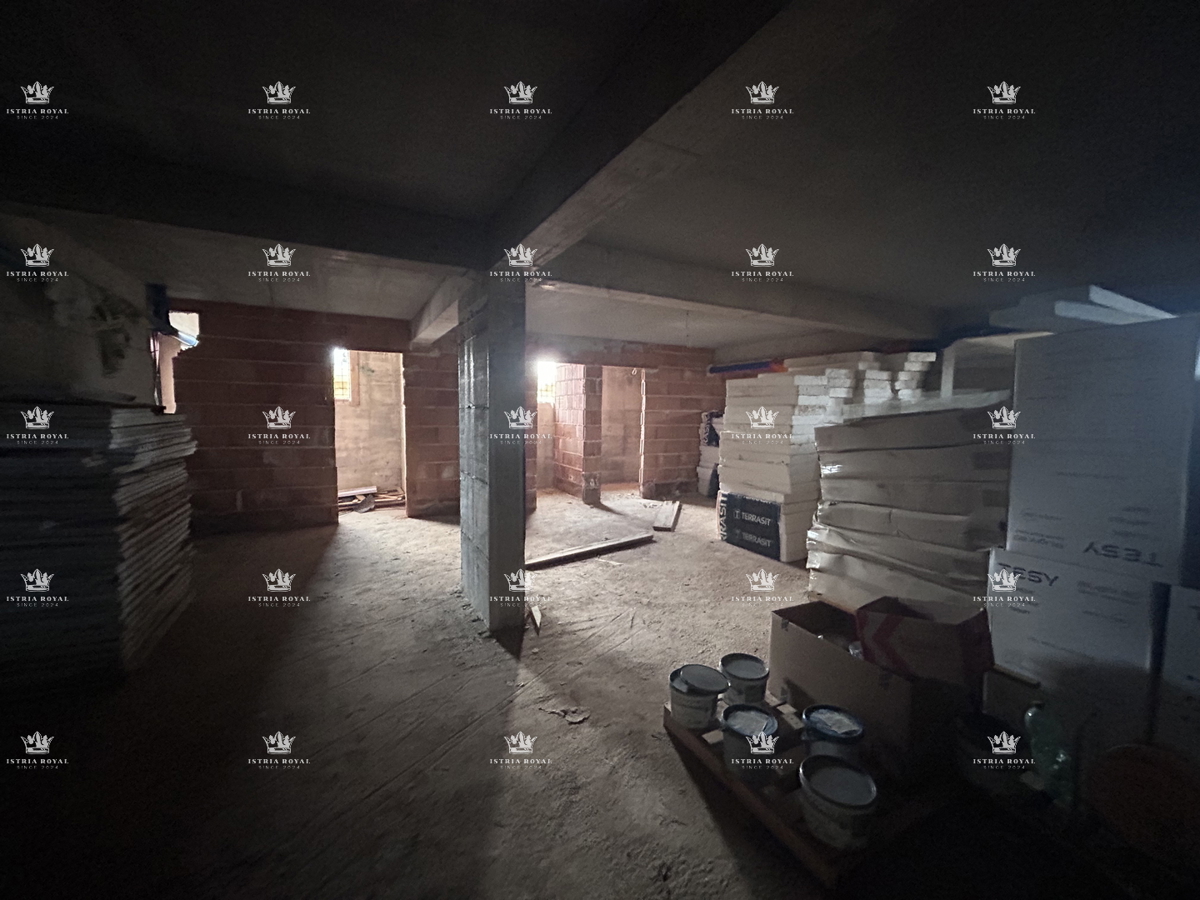 Istria, Umag, appartamento 89m2, 3 camere da letto + soggiorno, garage, ripostiglio, piscina, piano terra