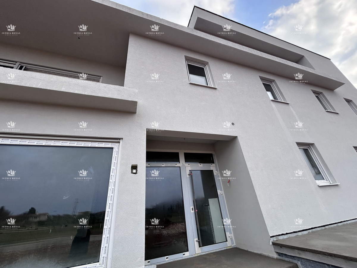 Istria, Umag, appartamento 89m2, 3 camere da letto + soggiorno, garage, ripostiglio, piscina, piano terra