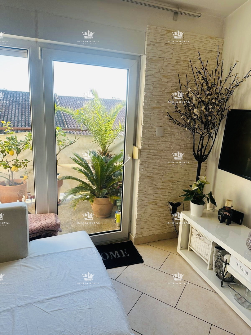 Istra, Pula, appartamento 2SS+DB, 51m2, due balconi, ripostiglio