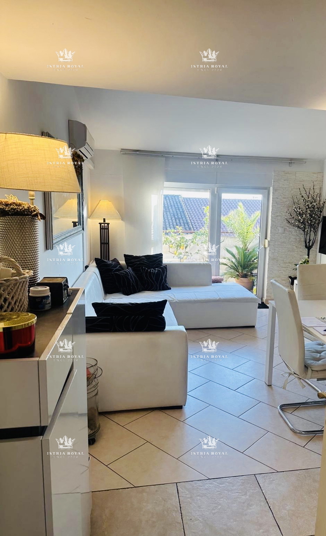 Istra, Pula, appartamento 2SS+DB, 51m2, due balconi, ripostiglio