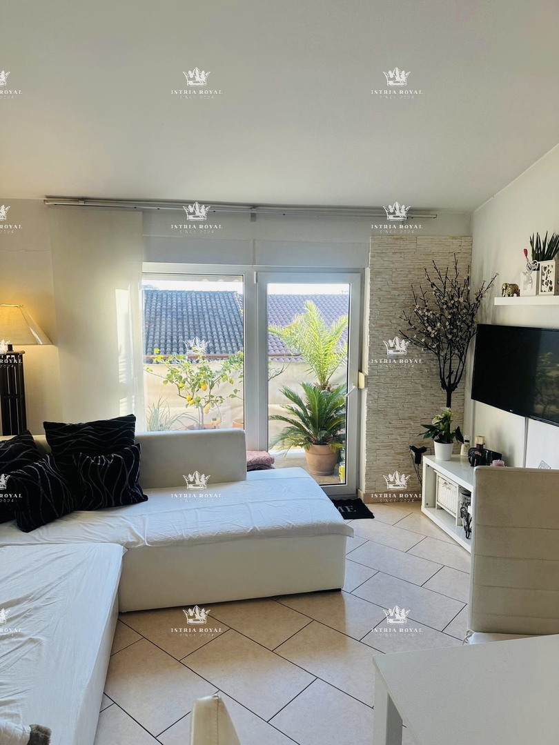 Istra, Pula, appartamento 2SS+DB, 51m2, due balconi, ripostiglio