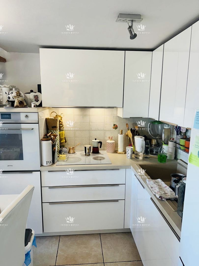 Istra, Pula, appartamento 2SS+DB, 51m2, due balconi, ripostiglio