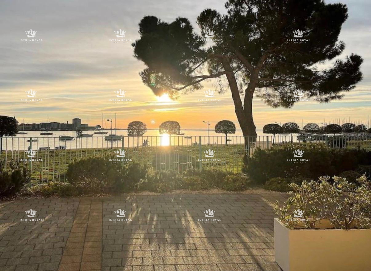 Istra, Umag appartamento 59m2, primo piano fronte mare, resort, piscina, garage, di lusso
