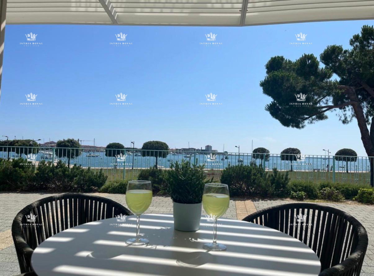 Istra, Umag appartamento 59m2, primo piano fronte mare, resort, piscina, garage, di lusso