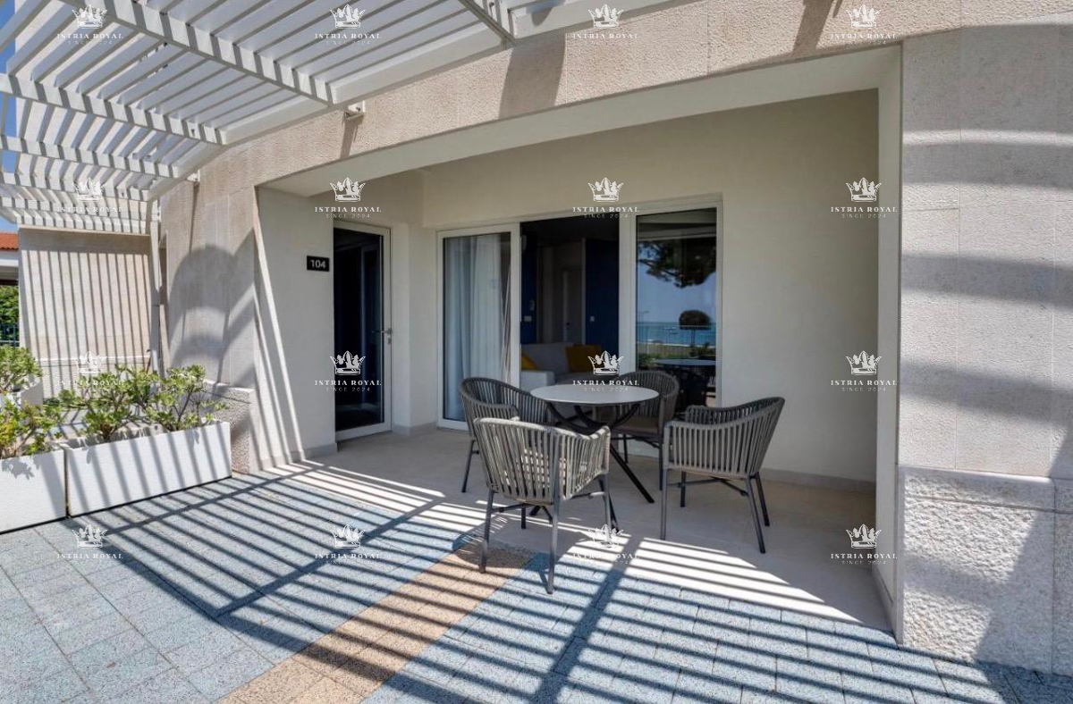 Istra, Umag appartamento 59m2, primo piano fronte mare, resort, piscina, garage, di lusso