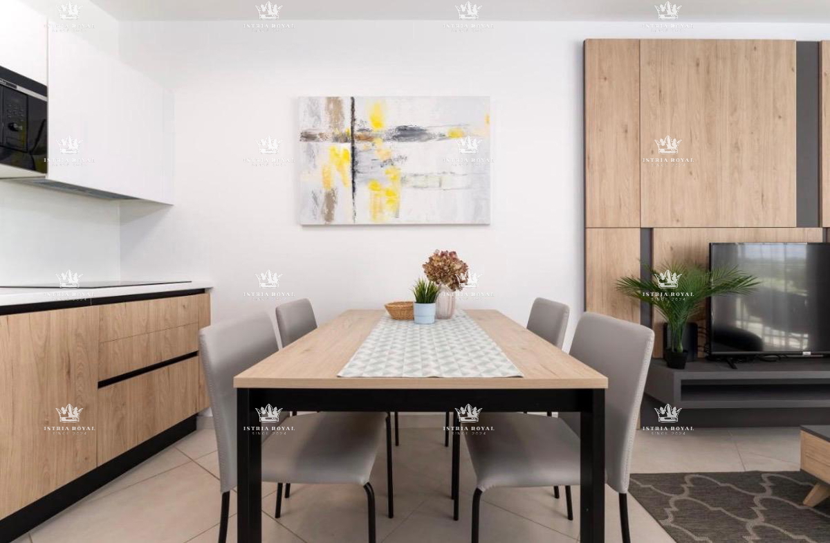 Istra, Umag appartamento 59m2, primo piano fronte mare, resort, piscina, garage, di lusso