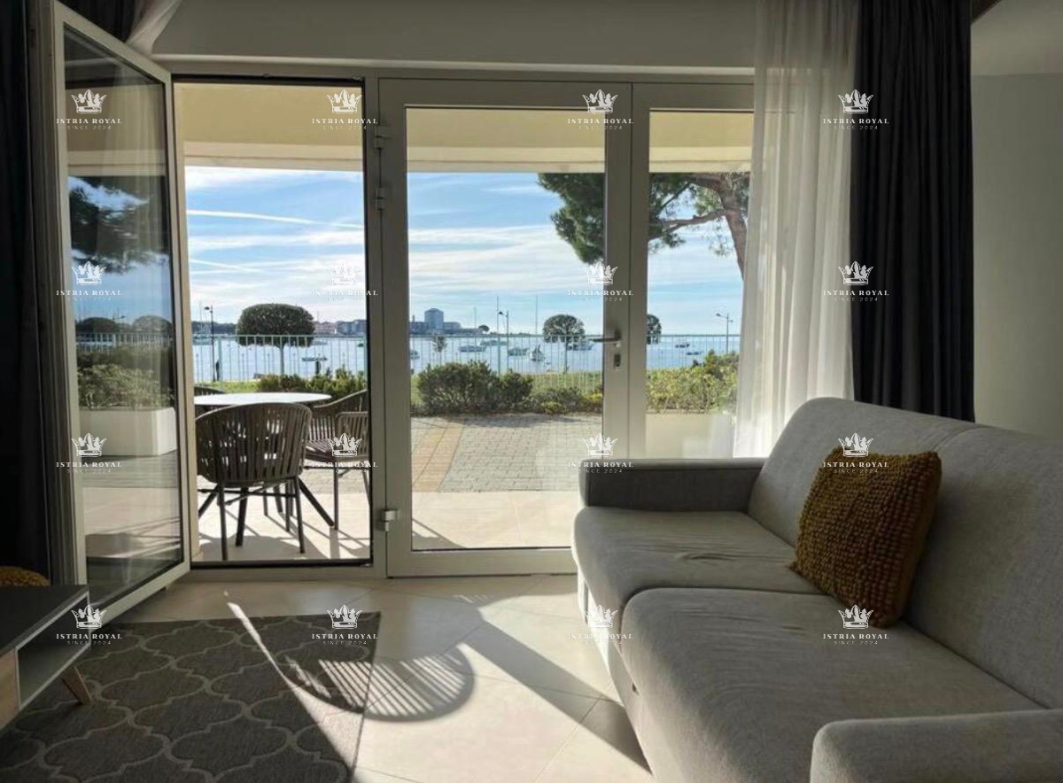Istra, Umag appartamento 59m2, primo piano fronte mare, resort, piscina, garage, di lusso