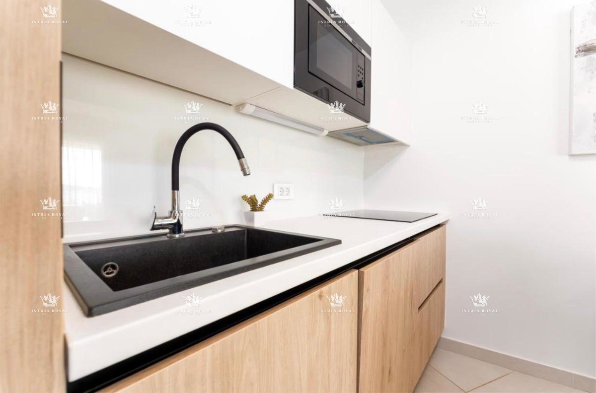 Istra, Umag appartamento 59m2, primo piano fronte mare, resort, piscina, garage, di lusso