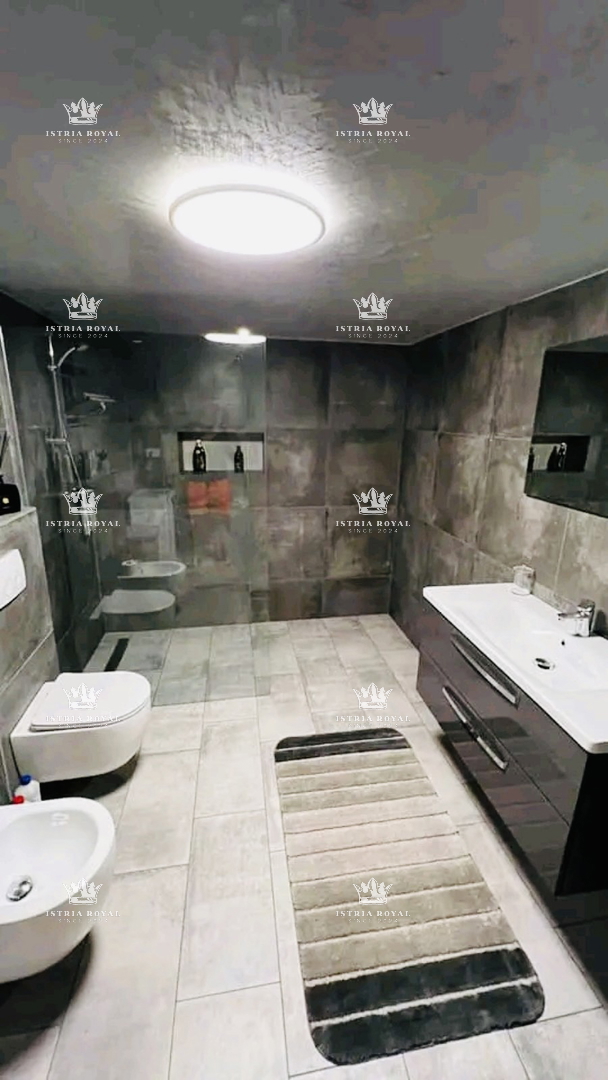 Istra, Buje, casa 122m2, completamente ristrutturata, centro