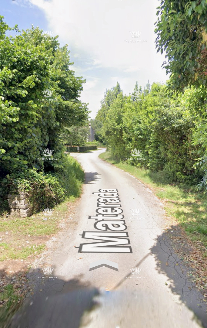 ESCLUSIVA VENDITA: Terreno edificabile di 1.760m² a Materada, Umag – Tutta l'infrastruttura disponibile