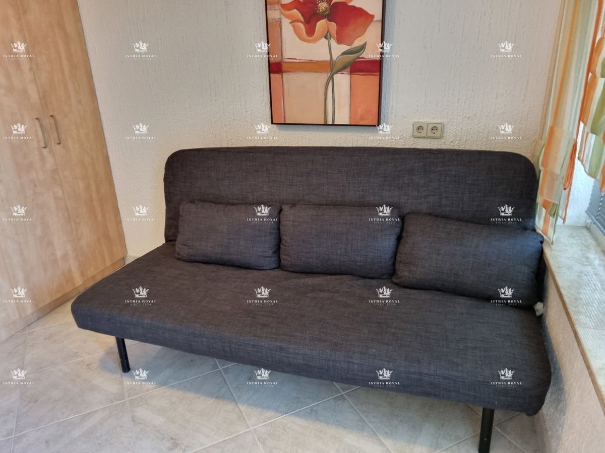 Istria, Umag, Crveni vrh, vendita di monolocale al piano terra, due posti auto, 100m dal mare.