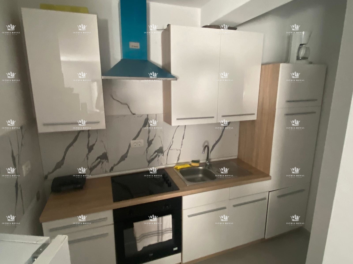 Appartamento in Vendita a Pola – Nuova Costruzione, 2 Camere da Letto + Soggiorno, Terrazza, Giardino, Posto Auto – Esclusivo!