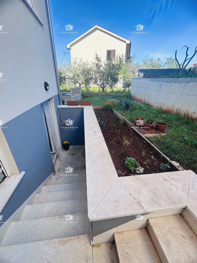 Appartamento in Vendita a Pola – Nuova Costruzione, 2 Camere da Letto + Soggiorno, Terrazza, Giardino, Posto Auto – Esclusivo!