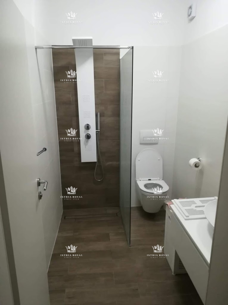 Villa in vendita a Medulin con 6 appartamenti – Nuova costruzione con piscina e vicinanza alla spiaggia, ideale per investimento, Pola, Istria.