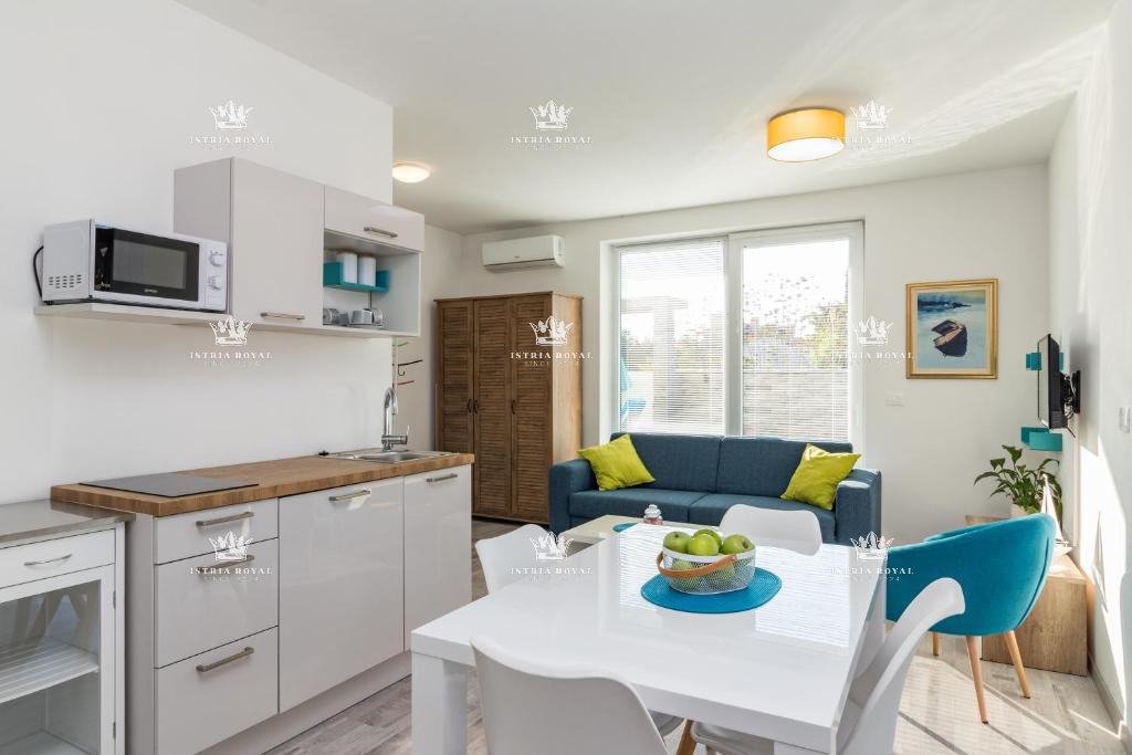 Villa in vendita a Medulin con 6 appartamenti – Nuova costruzione con piscina e vicinanza alla spiaggia, ideale per investimento, Pola, Istria.