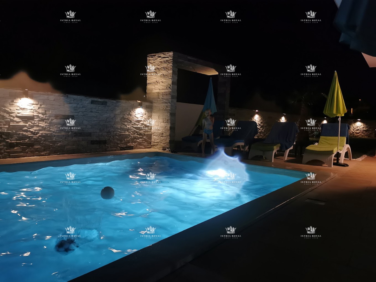 Villa in vendita a Medulin con 6 appartamenti – Nuova costruzione con piscina e vicinanza alla spiaggia, ideale per investimento, Pola, Istria.