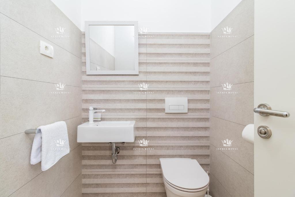 Villa in vendita a Medulin con 6 appartamenti – Nuova costruzione con piscina e vicinanza alla spiaggia, ideale per investimento, Pola, Istria.