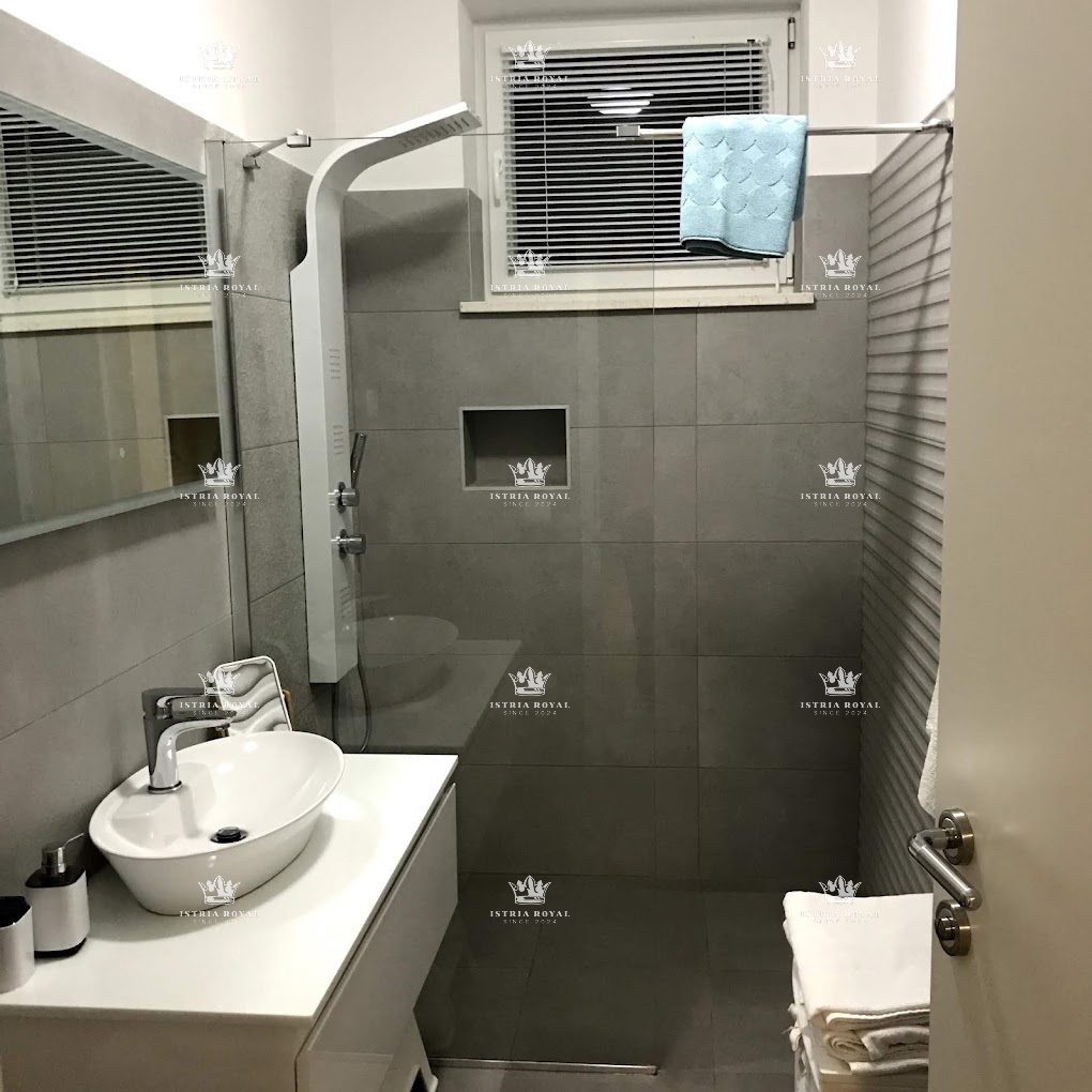 Villa in vendita a Medulin con 6 appartamenti – Nuova costruzione con piscina e vicinanza alla spiaggia, ideale per investimento, Pola, Istria.