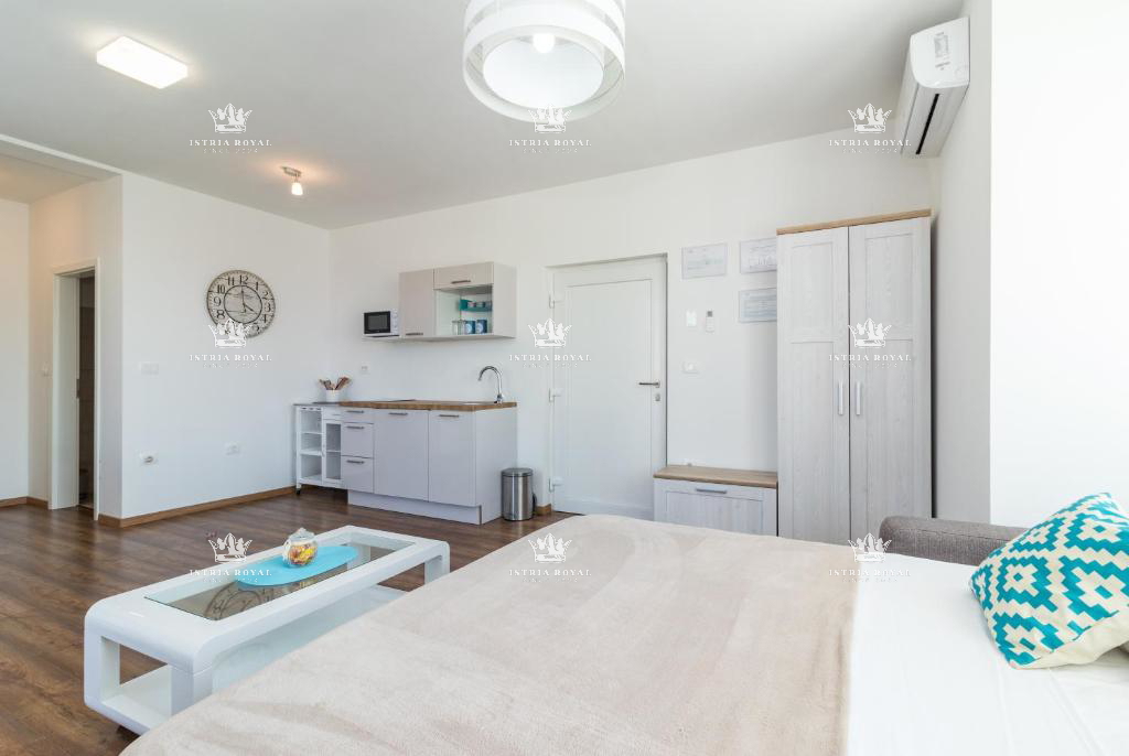 Villa in vendita a Medulin con 6 appartamenti – Nuova costruzione con piscina e vicinanza alla spiaggia, ideale per investimento, Pola, Istria.