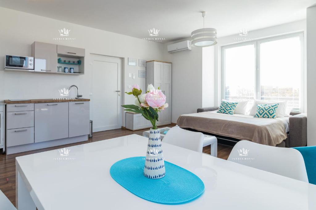 Villa in vendita a Medulin con 6 appartamenti – Nuova costruzione con piscina e vicinanza alla spiaggia, ideale per investimento, Pola, Istria.
