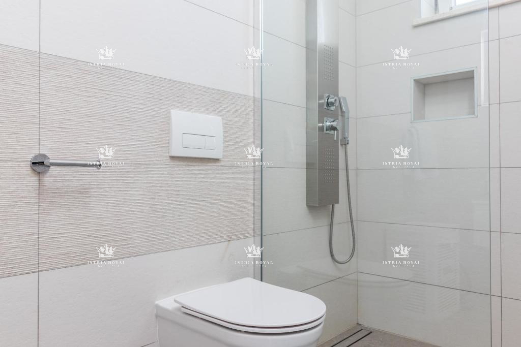 Villa in vendita a Medulin con 6 appartamenti – Nuova costruzione con piscina e vicinanza alla spiaggia, ideale per investimento, Pola, Istria.