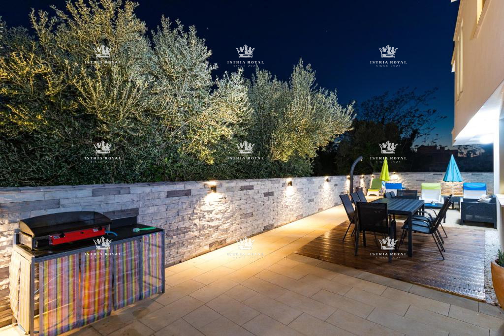 Villa in vendita a Medulin con 6 appartamenti – Nuova costruzione con piscina e vicinanza alla spiaggia, ideale per investimento, Pola, Istria.
