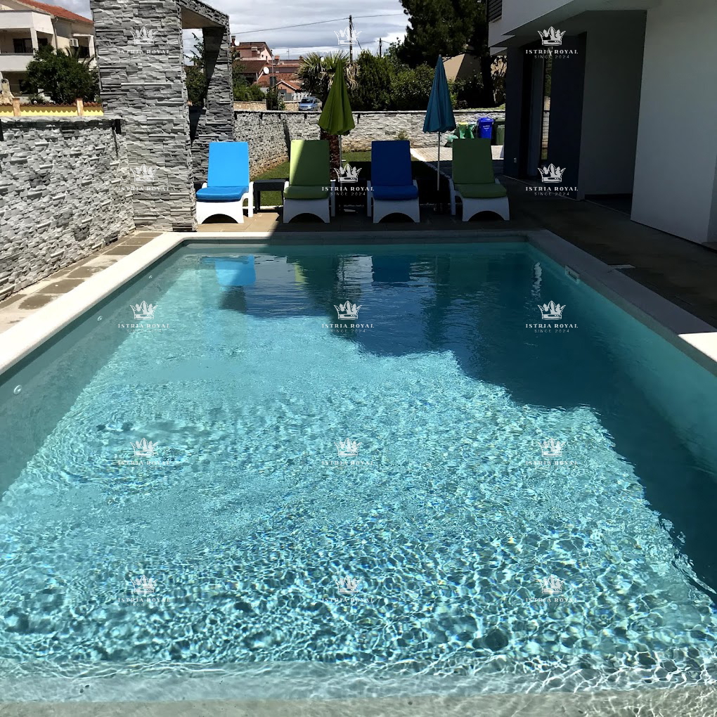Villa in vendita a Medulin con 6 appartamenti – Nuova costruzione con piscina e vicinanza alla spiaggia, ideale per investimento, Pola, Istria.