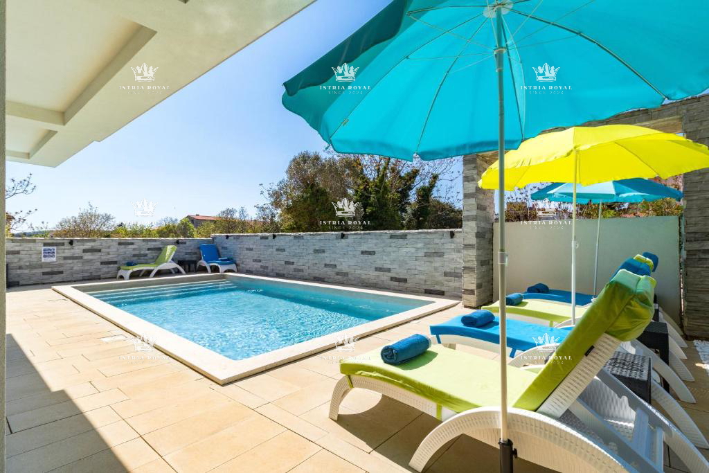 Villa in vendita a Medulin con 6 appartamenti – Nuova costruzione con piscina e vicinanza alla spiaggia, ideale per investimento, Pola, Istria.