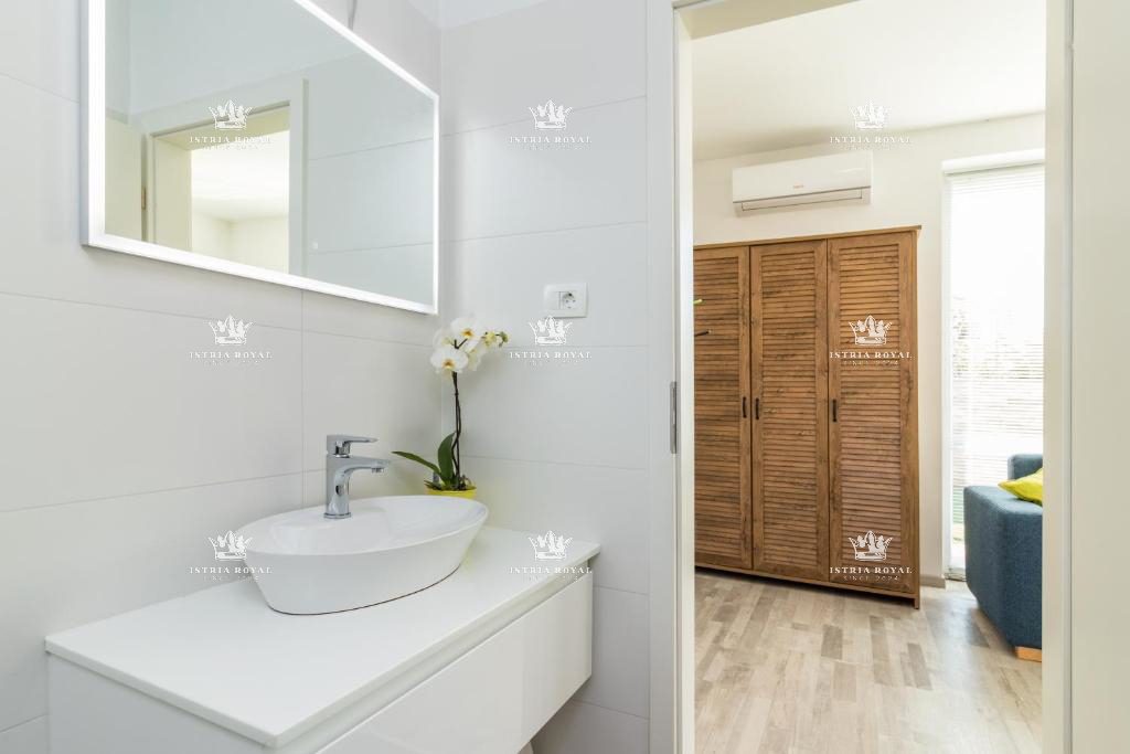 Villa in vendita a Medulin con 6 appartamenti – Nuova costruzione con piscina e vicinanza alla spiaggia, ideale per investimento, Pola, Istria.