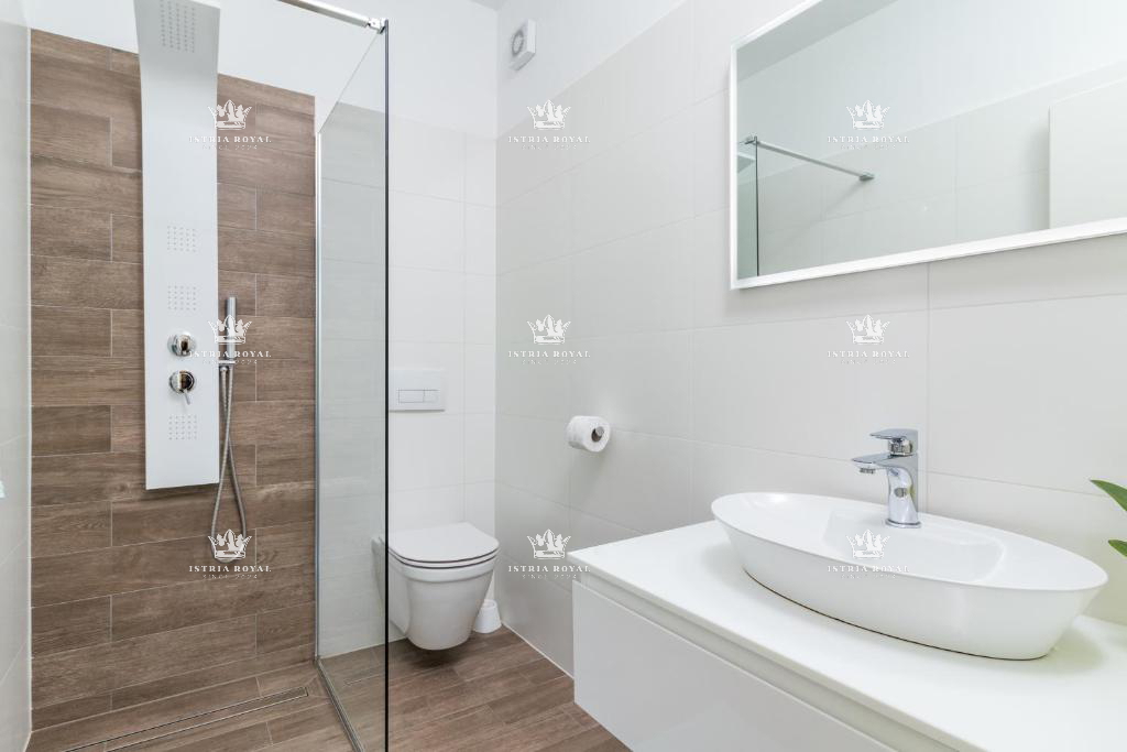 Villa in vendita a Medulin con 6 appartamenti – Nuova costruzione con piscina e vicinanza alla spiaggia, ideale per investimento, Pola, Istria.