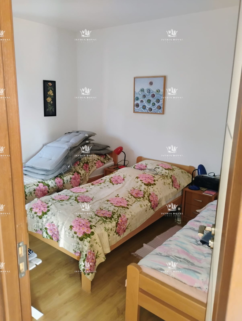 Si vende unità abitativa – Piano terra con cortile, ripostiglio e proprietà esclusiva, Istria, Pola, Ližnjan.