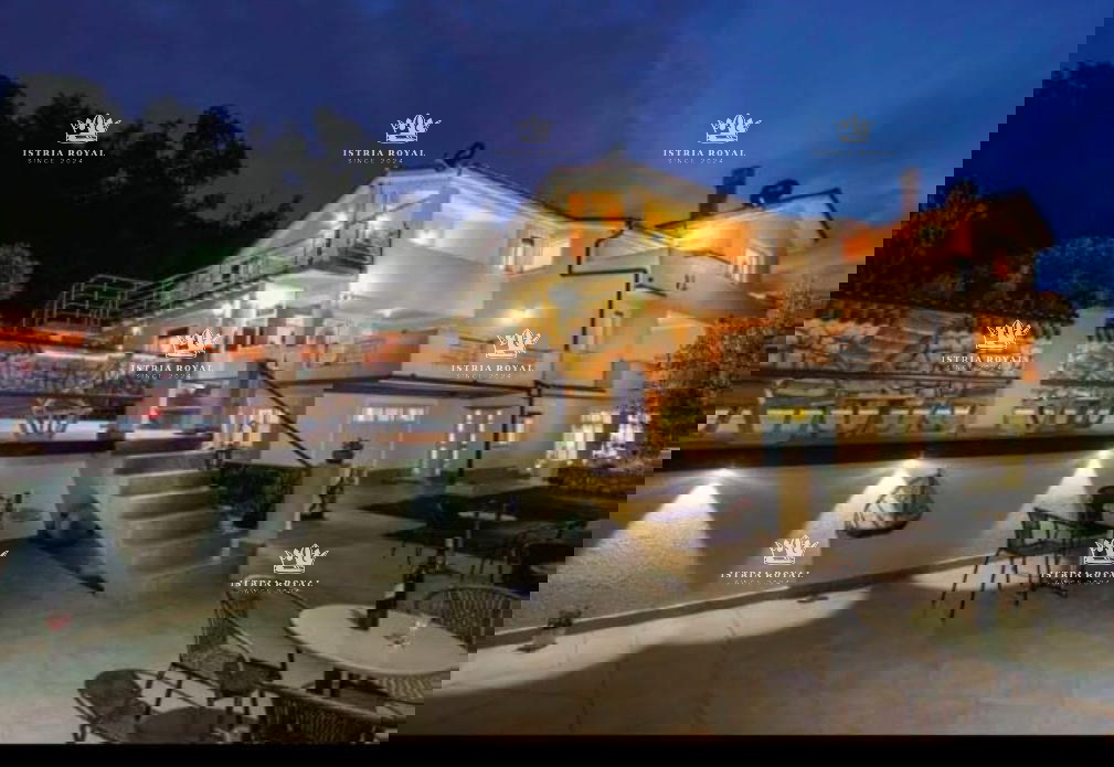 Opatija, Veprinac, Casa con appartamenti 1.000m2, terreno 1.052, vista mare, 7 appartamenti, locale commerciale, piscina, turismo