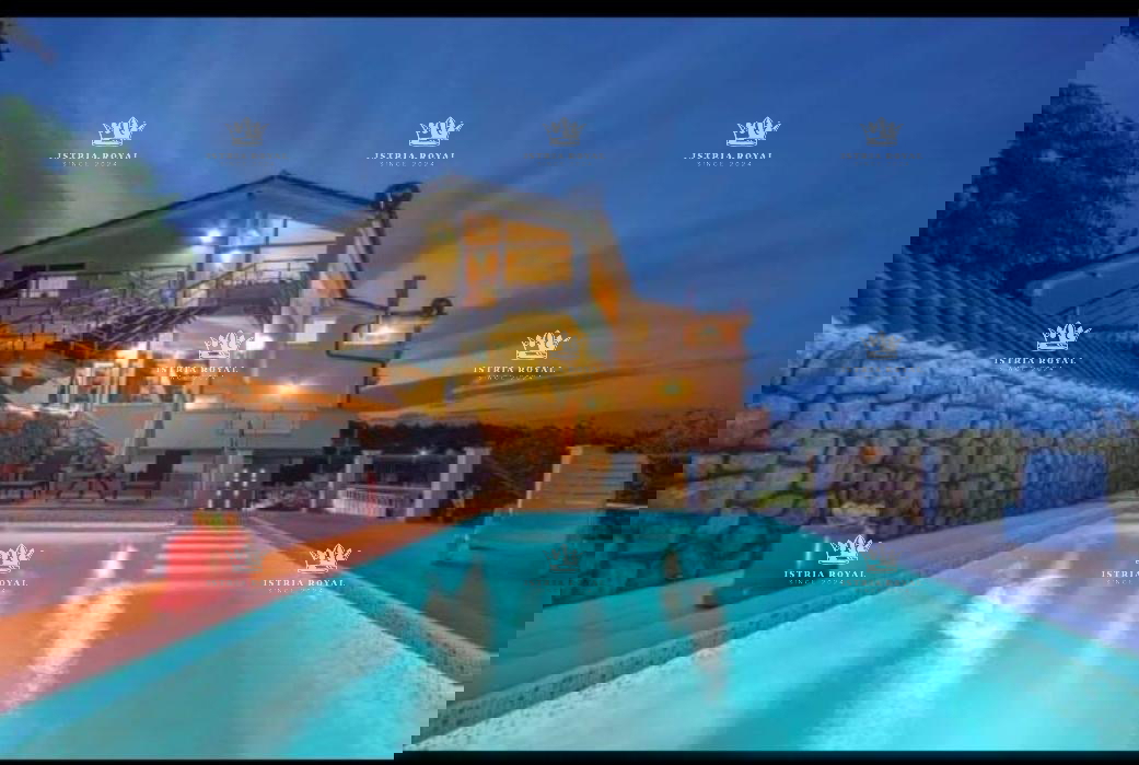 Opatija, Veprinac, Casa con appartamenti 1.000m2, terreno 1.052, vista mare, 7 appartamenti, locale commerciale, piscina, turismo