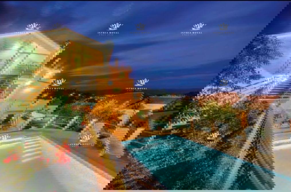 Opatija, Veprinac, Casa con appartamenti 1.000m2, terreno 1.052, vista mare, 7 appartamenti, locale commerciale, piscina, turismo